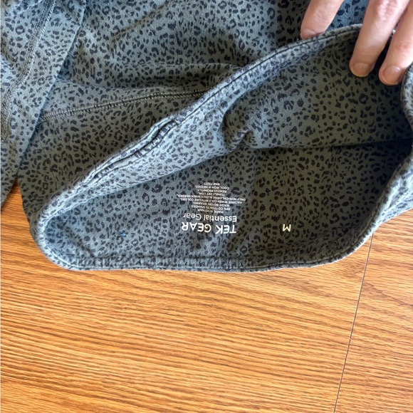 Tell gear legging minor pilling see picture please ask questions - Picture 3 of 3